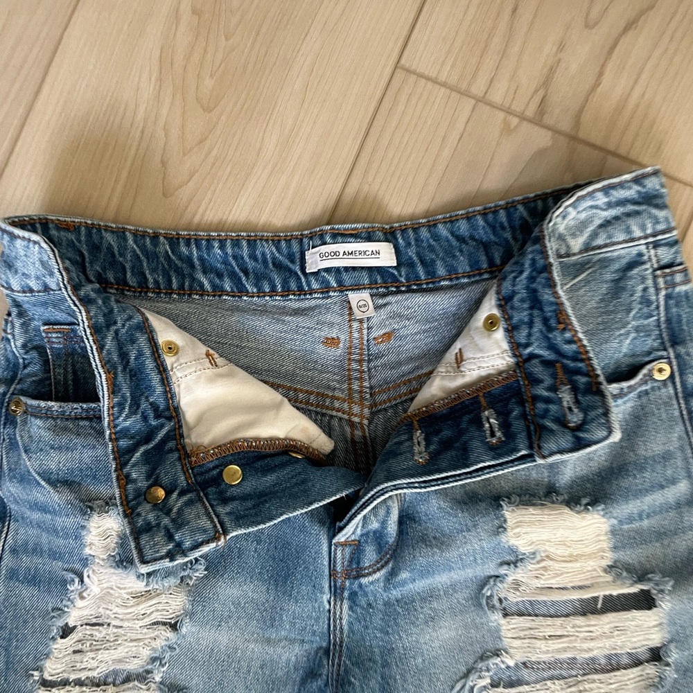 High Wasted Distressed Denim Shorts Light Wash Size 25 Good American - Picture 3 of 4
